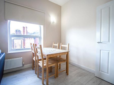 3 bedroom apartment to rent - Photo 4