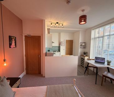 Studio to rent - Photo 1