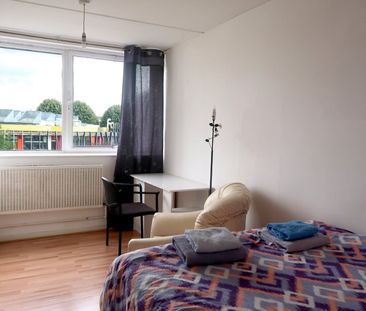 Room in a Shared Flat, London, SE17 - Photo 1