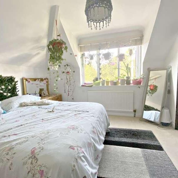 Willow Court, Bassetsbury Lane, High Wycombe, HP11 - Photo 1