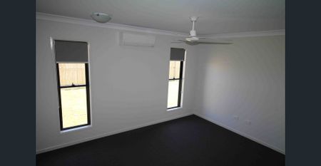 Charming 4-Bedroom Home - Perfect for Family Living in Mount Low - Photo 2