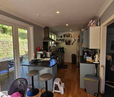 Sunny 4BR Tawa Gem next to Redwood station - Photo 2