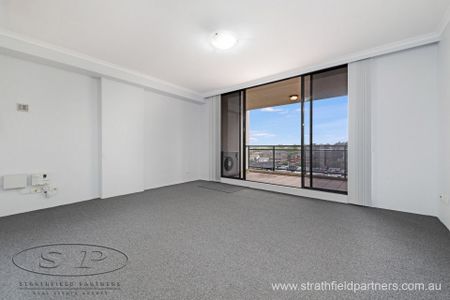 Light filled modern apartment, Ideal location - Photo 5