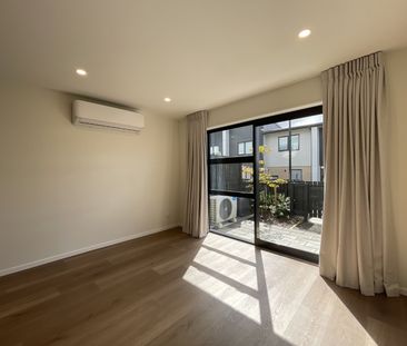 Modern 2 Bedrooms Low Maintenance - Photo 2