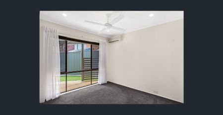 Stylish 2-Bedroom End-Unit in Quiet Cul-de-Sac - Photo 5