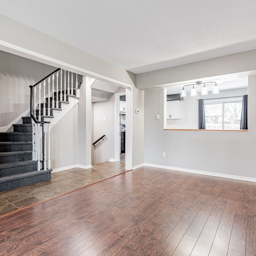 For Lease - 10 Laidlaw Drive, Barrie, Ontario - Photo 1