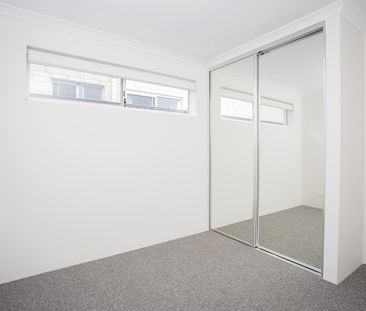 5b Sonoma Way, Madora Bay WA 6210 - Duplex For Rent | Domain - Photo 2