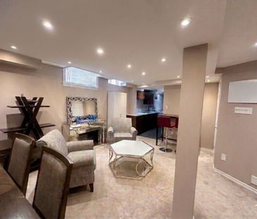 For Lease - 287 McBride Crescent, Newmarket, Ontario - Photo 1