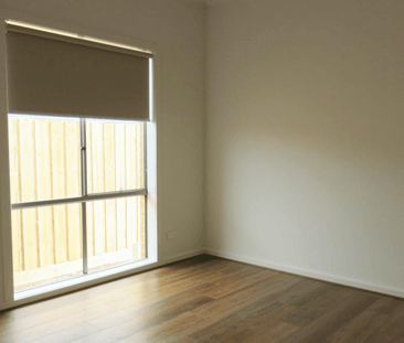 Modern Family Living in a Convenient Aintree Location - Photo 3