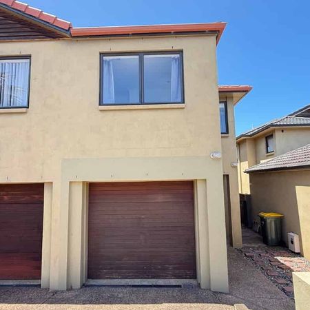 Newly Refurbished 3-Bedroom Duplex Townhouse - Photo 4