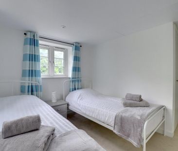 4 bedroom semi-detached house to rent - Photo 3