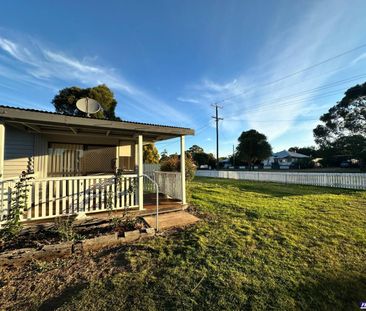 Charming Timber Home of Roughly 800sqm block - Photo 3