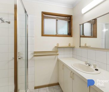 "Large and in charge" - Photo 6