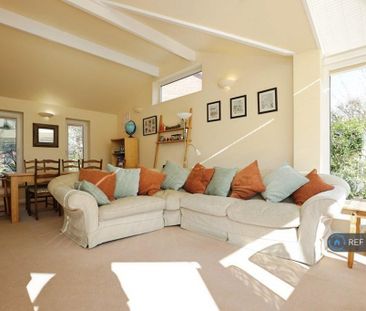 4 bedroom detached house to rent - Photo 1