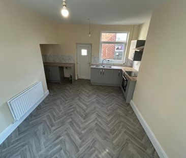 2 bedroom end of terrace house to rent - Photo 5