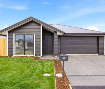 Brand New 4 Bedroom Family Home! - Photo 4