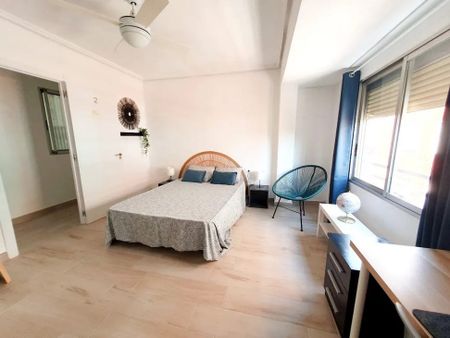 Carrer de la Reina, Valencia, Valencian Community 46011 - Photo 5