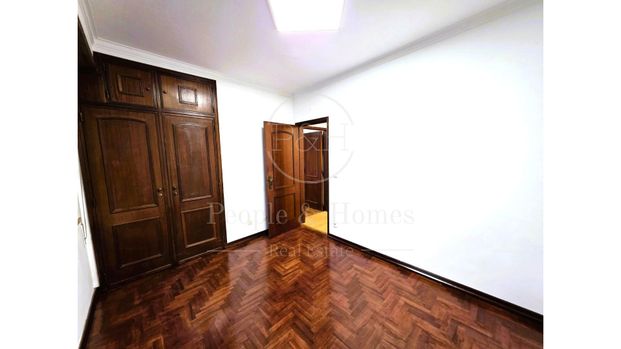 Oeiras - Quinta do Marquês. T3 bem localizado. Condomínio semi-privado - Photo 1