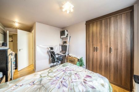 Baltic Avenue, TW8, London - Photo 5