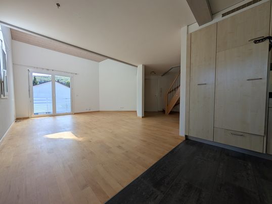 4.5-Zimmer-Maisonettewohnung mit Galerie und Balkon in Ziefen - Photo 1