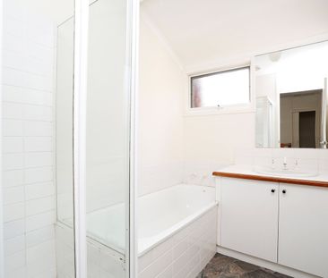 12 Neale Street, Kensington VIC 3031 - Photo 3