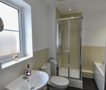 2 bedroom coach house to rent - Photo 6