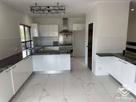 Early bird special ! Huge home in Carrara available soon - Photo 3