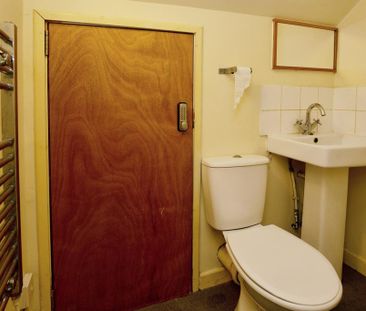 1 bedroom in a house share to rent - Photo 6