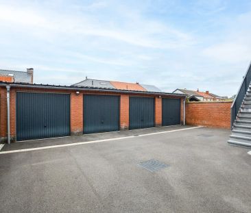 Duplex appartement met 2 slpks en 2 garages in centrum Eernegem - Photo 1