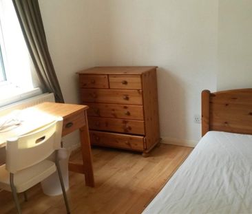 The Crescent, Brighton - Photo 3