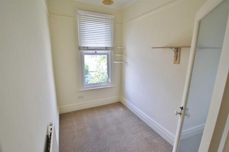 3 bedroom flat to rent - Photo 4