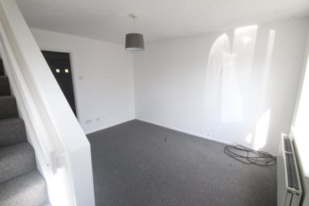 2 bedroom semi-detached house to rent - Photo 3