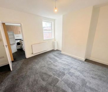 2 bedroom semi-detached house to rent - Photo 6