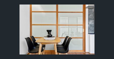 Modern Apartment with Luxurious Appeal! - Photo 5