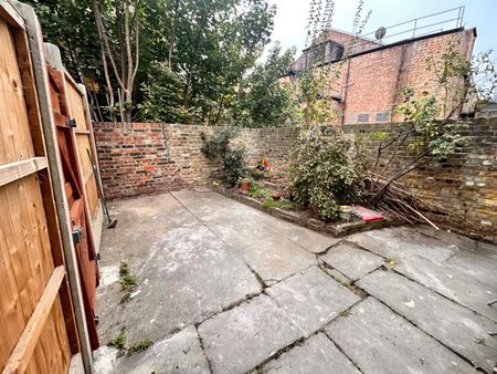 1 Bed Flat, Battersea Rise, SW11 - Photo 2