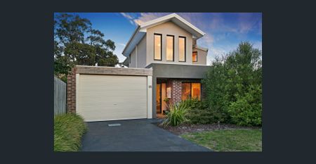 Stylish 3 Bed + 1 bath + Single Garage - Photo 4