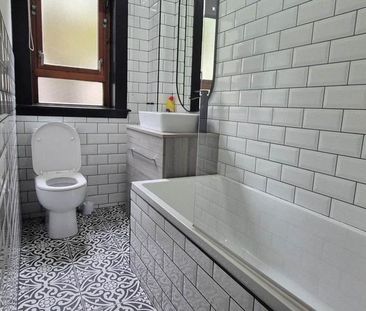 3 bedroom flat to rent - Photo 3