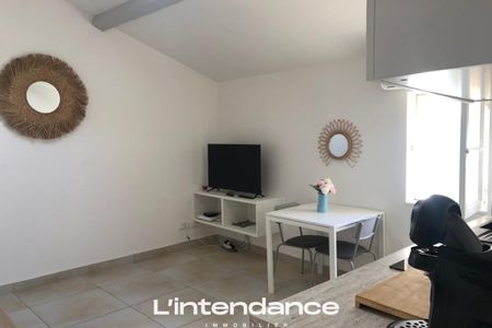 HYERES HISTORIQUE - TRES BEAU T2 MEUBLE DE 35.80 M2 - Photo 4