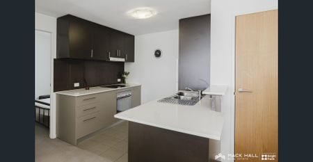 Stylish Corner Apartment with Northern Aspect - Photo 4