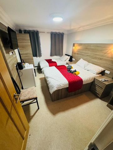 1 bedroom in a house share to rent - Photo 2
