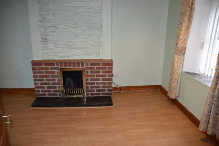 2 bedroom semi-detached house to rent - Photo 5