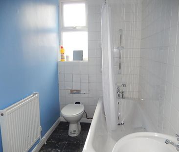 2 bedroom end of terrace house to rent - Photo 4