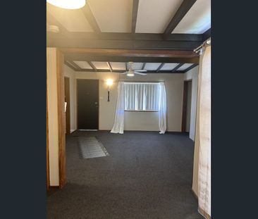 Cosy 2 bedroom home - TANILBA BAY - Photo 1