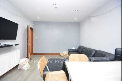7 Bedroom Student Properties Leeds - Photo 1