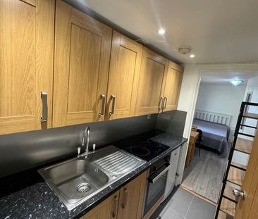 Studio Flat, Chatsworth Road, NW2 - Photo 4