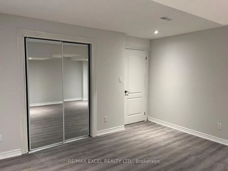 Detached Home For Lease | N9256054 - Photo 3