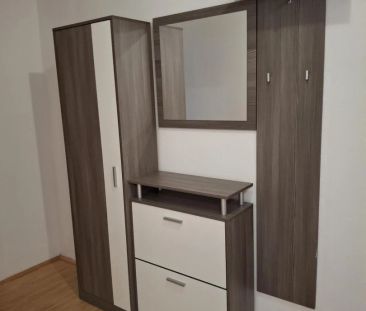 Gut aufgeteilte 2-Zimmer-Wohnung mit möblierter Küche im Zentrum vo... - Photo 3