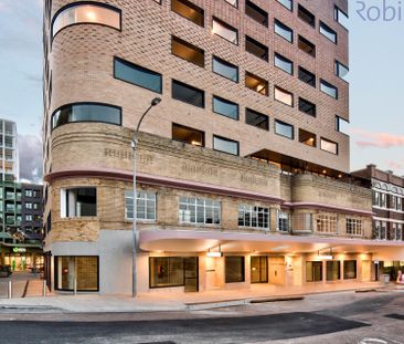 Modern split-level apartment with luxe finishes in a prime location. - Photo 6