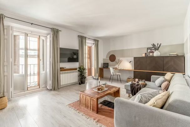 Calle de Fuencarral, Madrid, Community of Madrid 28004 - Photo 1