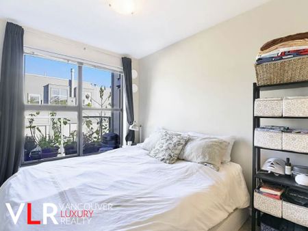 Condo in Vancouver West Side, BC - Photo 3
